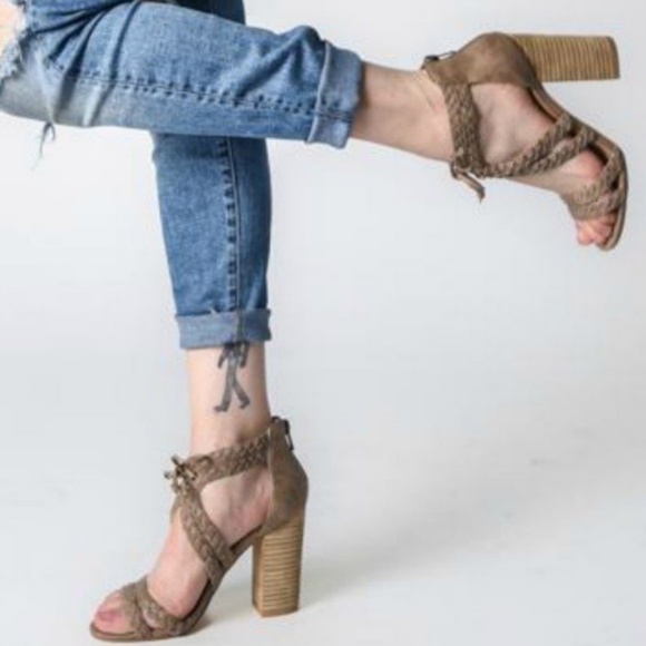 NIB Mai Tai Heel Sandal - Picture 2 of 2